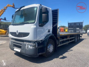 Камион превоз на строителна техника Renault