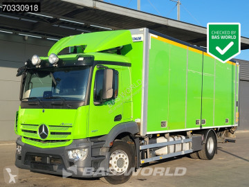 شاحنة عربة مقفلة Mercedes