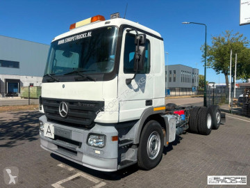Ciężarówka podwozie Mercedes