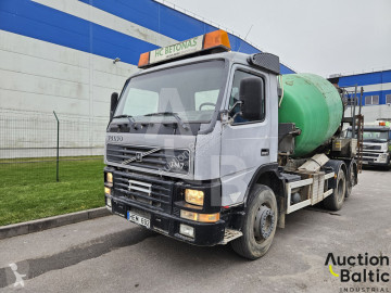 Camion béton toupie / Malaxeur Volvo