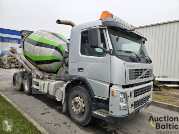 Camion béton toupie / Malaxeur Volvo
