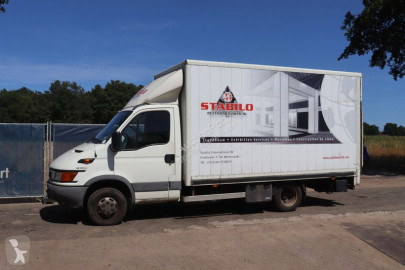 شاحنة عربة مقفلة Iveco