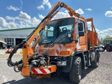 Camión quitanieves con salero Unimog