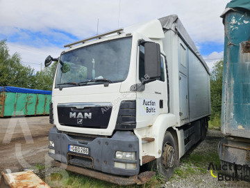 MAN box truck