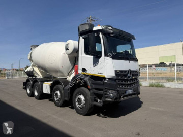 Camión Mercedes Arocs 3740
