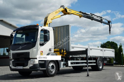 Camion plateau Volvo