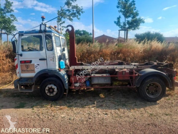 Camion polybenne