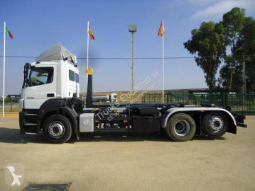 Camión portacontenedor de gancho Mercedes