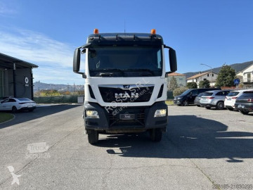 Camion béton MAN