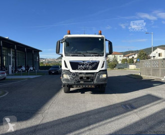 Camion béton MAN