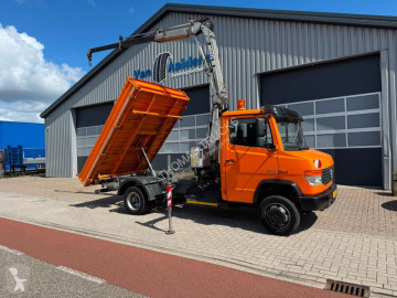 Vrachtwagen driezijdige kipper Mercedes