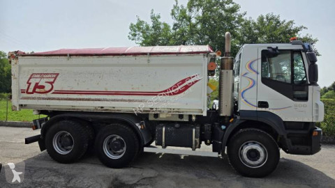Camión trilateral Iveco