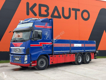 Camión plataforma Volvo