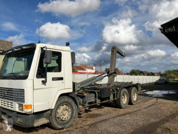 Camion polybenne Volvo