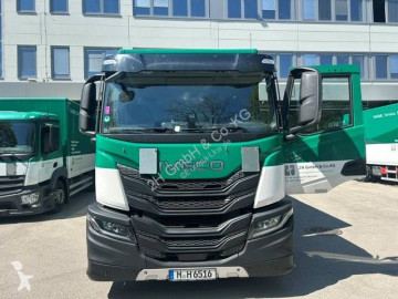 Camion fourgon Iveco