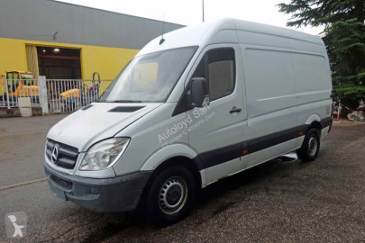 Fourgon long Mercedes