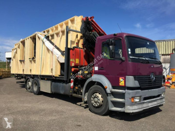 Camion grue porte panneau Mercedes