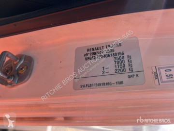 Вантажівка автовишка Renault