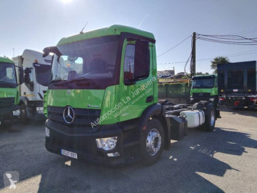 Вантажівка шасі Mercedes