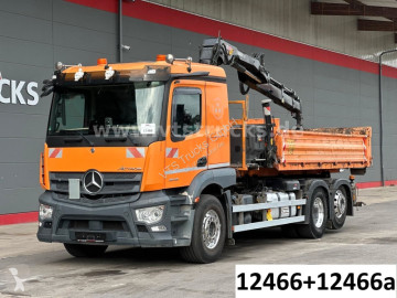 Mercedes skip truck