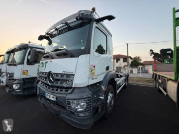 Mercedes hook arm system truck
