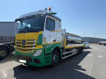 Mercedes heavy equipment transport truck