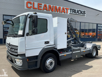 Mercedes hook arm system truck