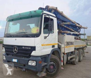 MercedesActros3335