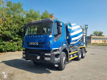 Camión Iveco Trakker 380