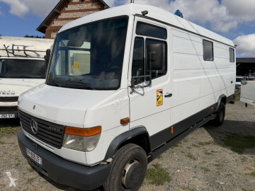 Mercedes furgon teherautó