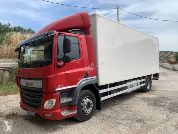 Camion fourgon DAF