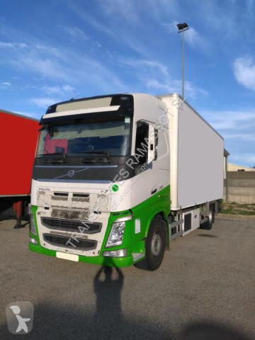 Camión chasis Volvo