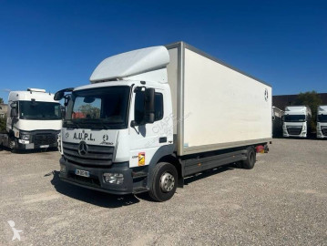 MercedesAtego1221 
