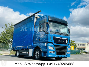 Camion cu prelata si obloane MAN