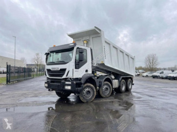 Camión volquete Iveco nuevo