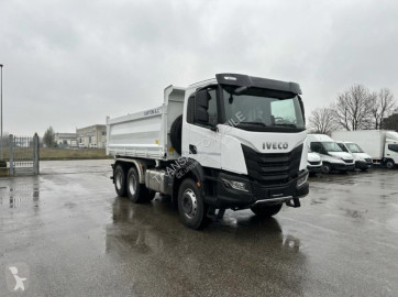 Camión volquete Iveco nuevo