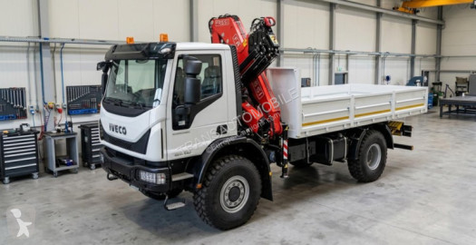 Camión plataforma caja abierta Iveco nuevo