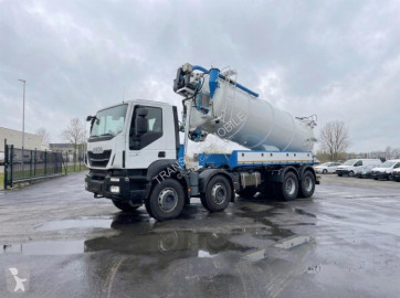 Camion-cisternă Iveco nou