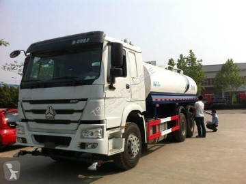 Camion cisternă cu apă Howo nou