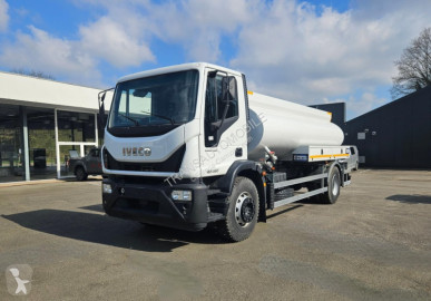 Camion cisternă cu apă Iveco nou