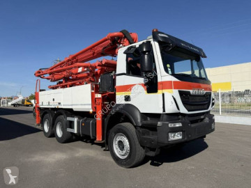 Camião betão bomba de betão Iveco