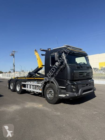 Camião poli-basculante Volvo