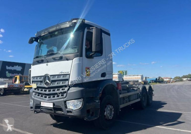 Camion Mercedes Arocs 2643
