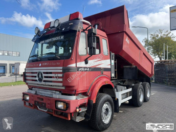 Camião basculante Mercedes