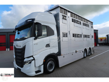 Camião transporte de bovinos Iveco novo