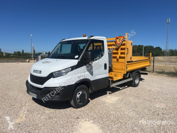 Kamion trojitá korba Iveco