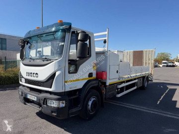 Kamion nosič strojů Iveco