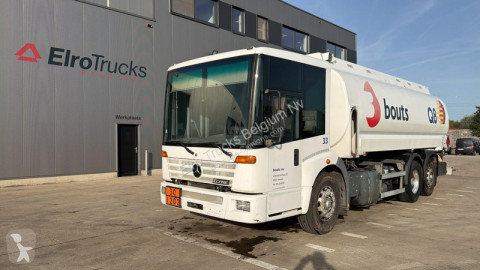 Camião cisterna Mercedes