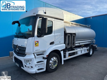 Camion citerne Mercedes