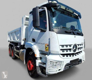 Camião Mercedes Arocs 2636 K